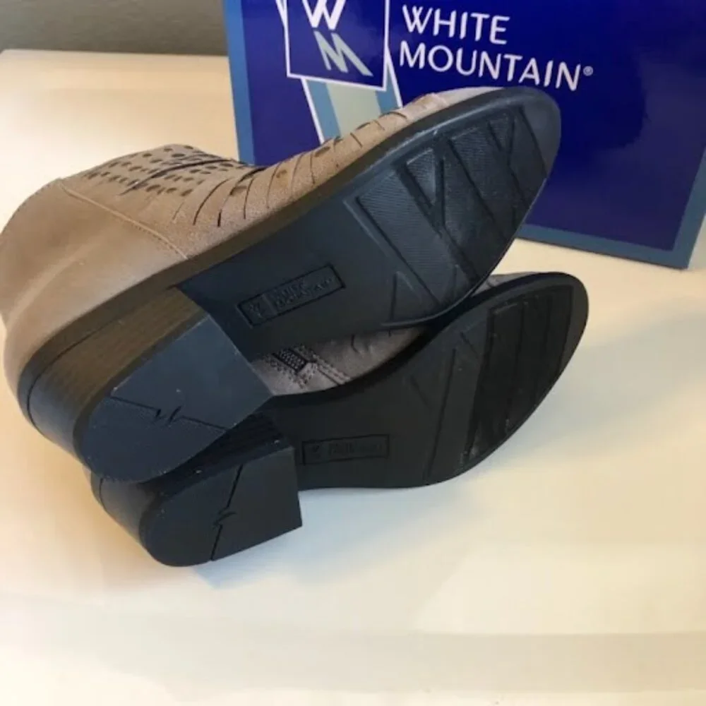 NWT WHITE MOUNTAIN Desire Studded Ankle Bootie Western Heel Taupe 6